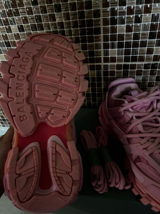 Balenciaga track pink