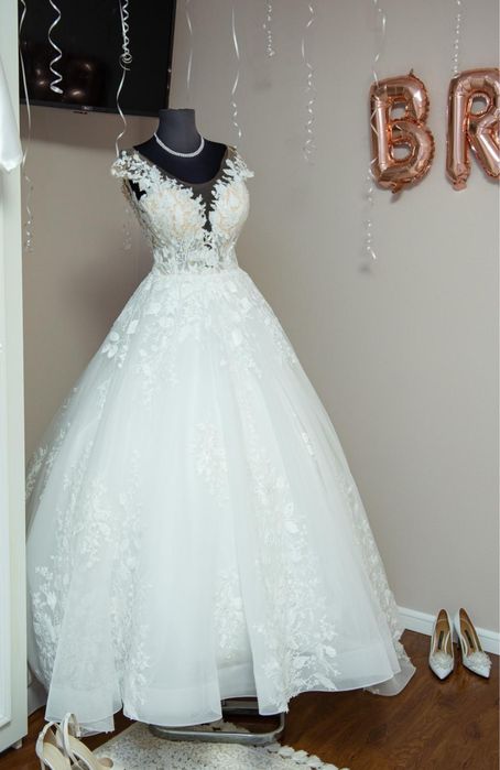 Vând Rochie/Rochita de mireasa