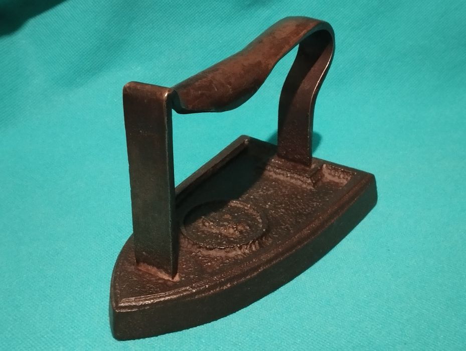 Fier de călcat  francez din fontă(1800)