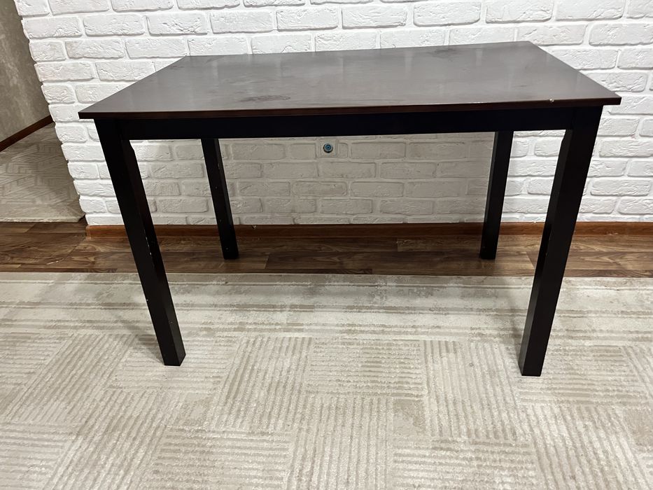 Продается стол кухонный.