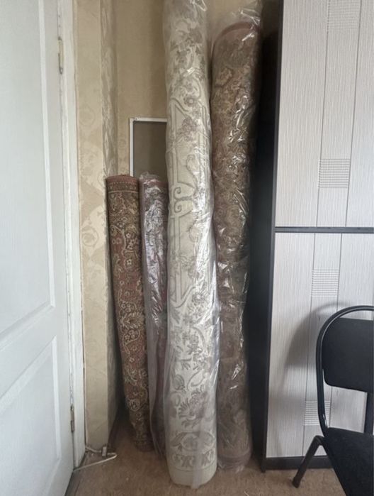 Ковры в хорошем состоянии.