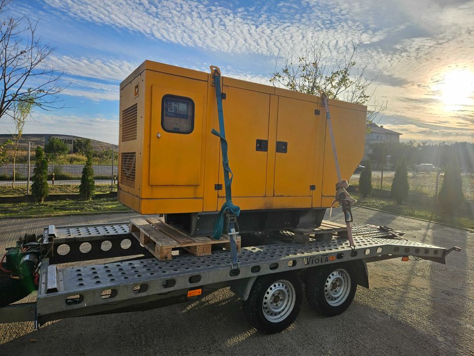 Generator electric trifazat