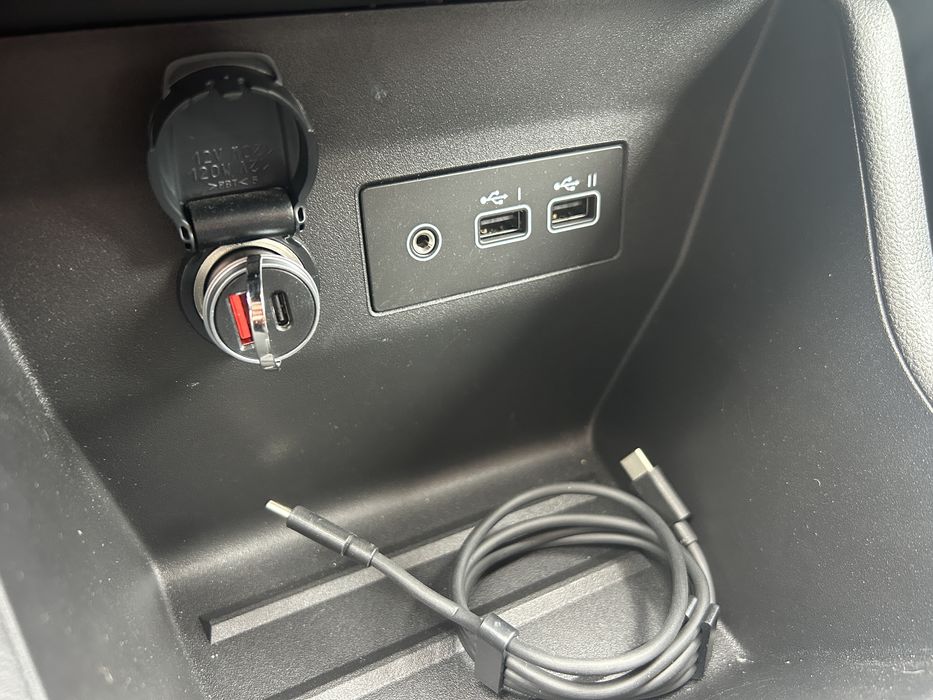 Incărcător auto fast charge super slim