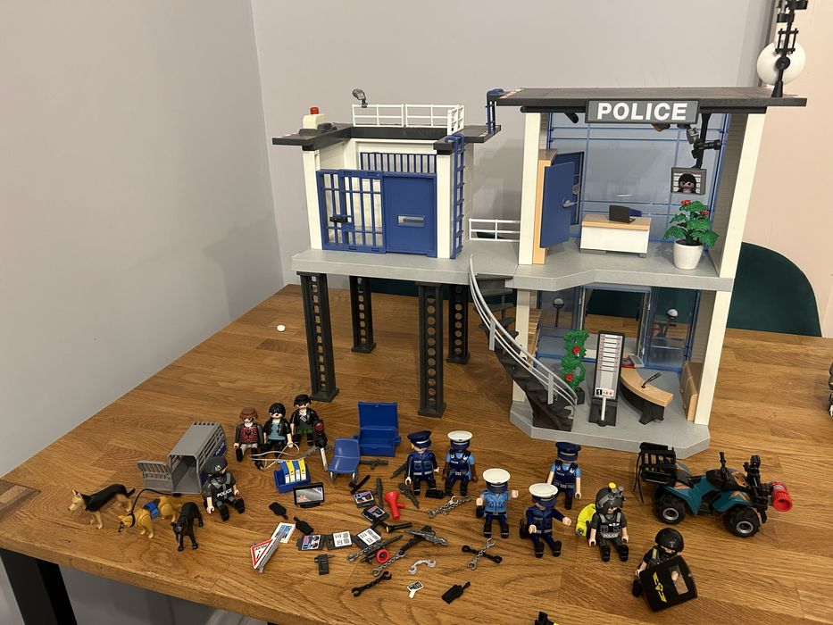 playmobil - sectie de politie cu inchisoare