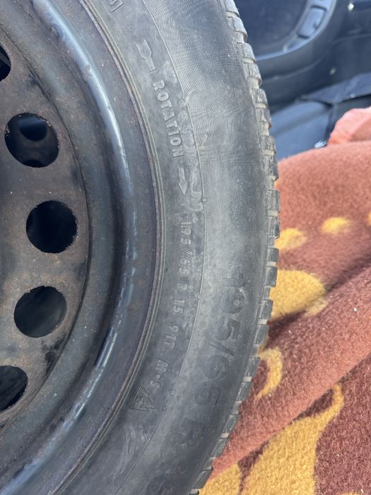 Set 2 cauciucuri iarna cu jante Continental 195/65/R15