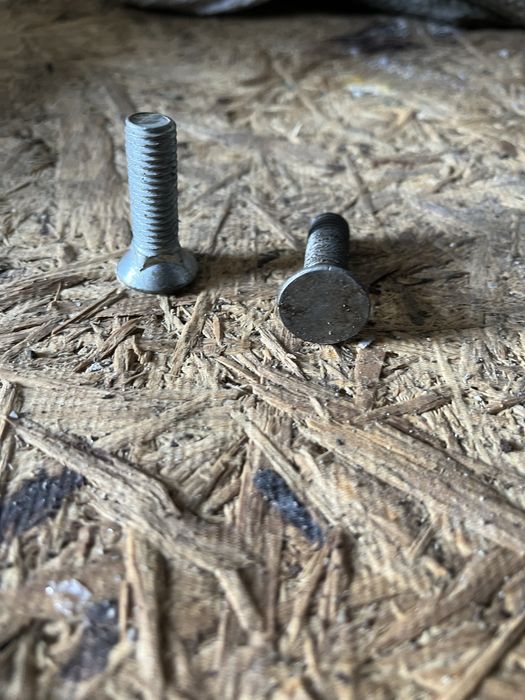 Срочно продам лемишные болты 3,5см