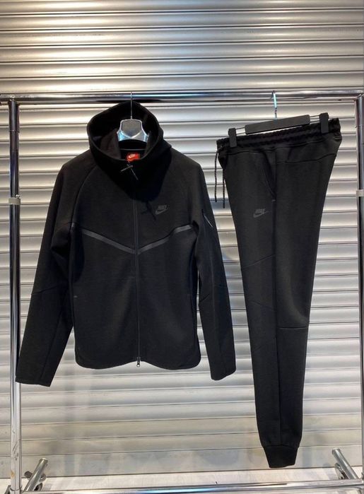 Treninguri Nike barbati,noi