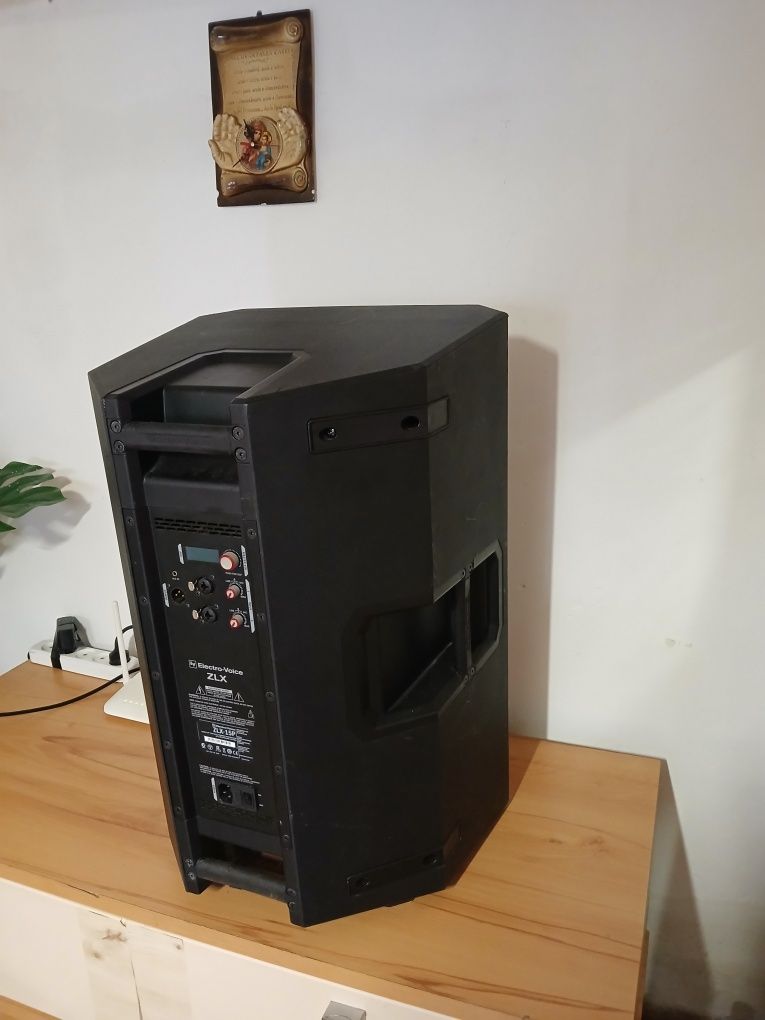 Vând boxă activă ev zlx 15p 2200 lei neg