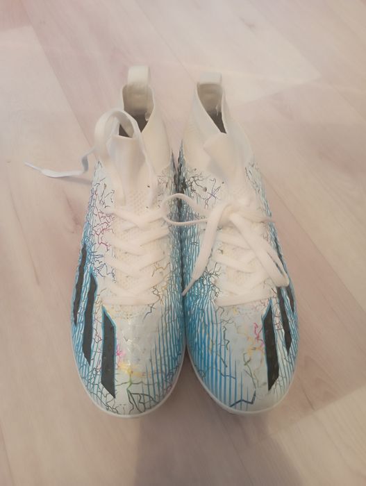 Продам новые бутсы сороконожки