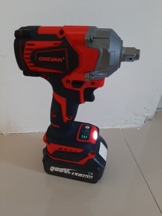 Pistolul de impact schimbat roti 1200 N.m. cu baterie