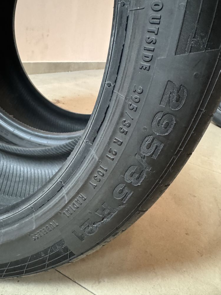 Продам летнюю резину CONTINENTAL 295/35 R21