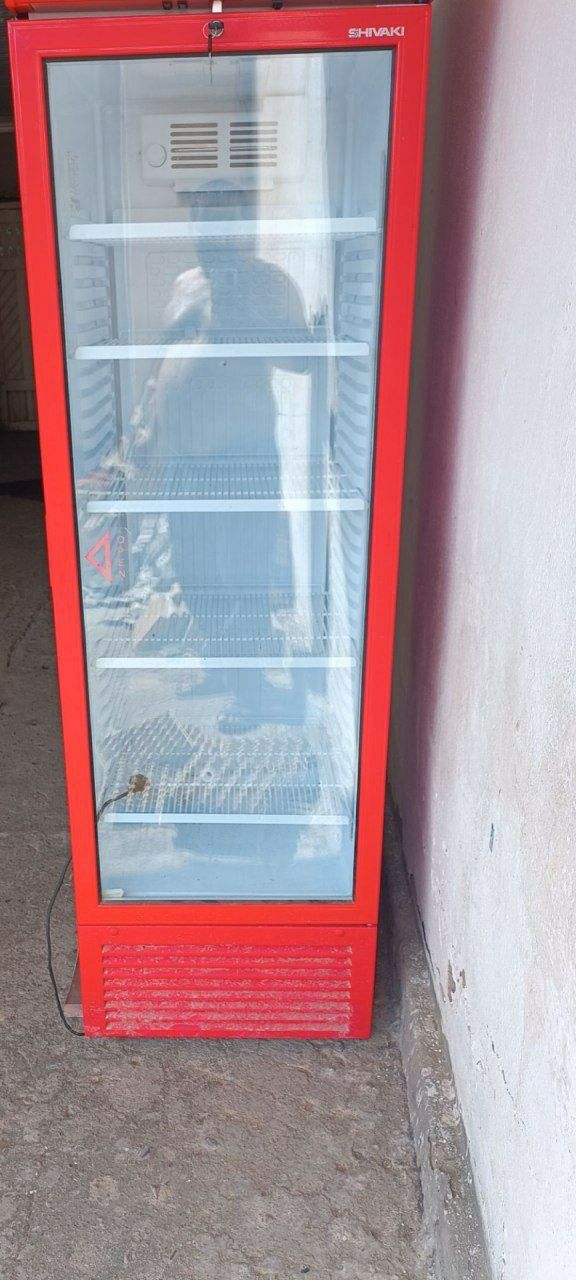 Vitrina xolodilnik