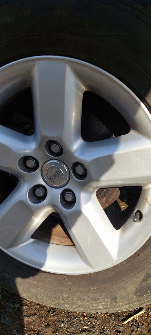 Автомобил Тойота Rav4