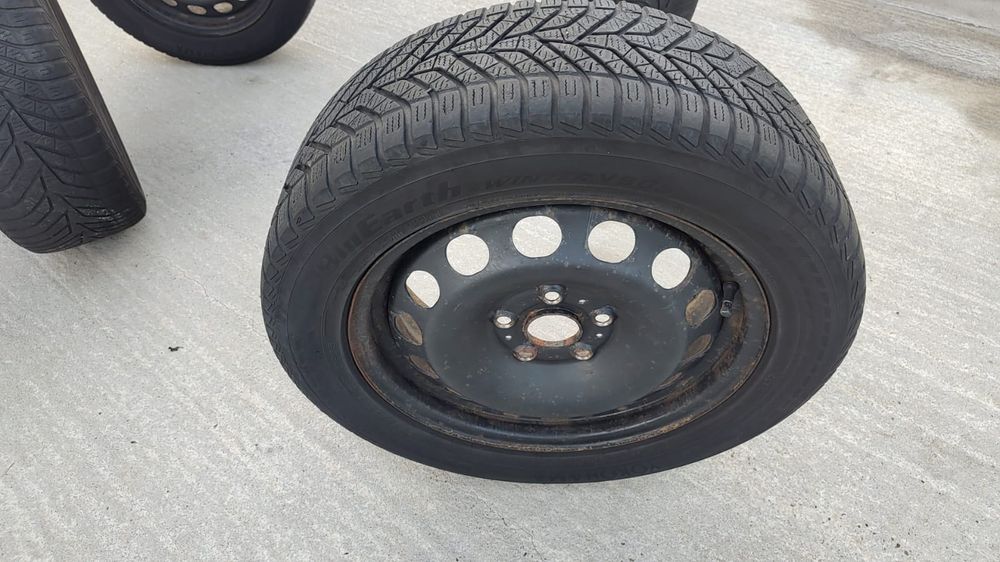Roți 5x112 R16 cu anvelope de iarna Bridgeaone blizzak lm005 205 55 16