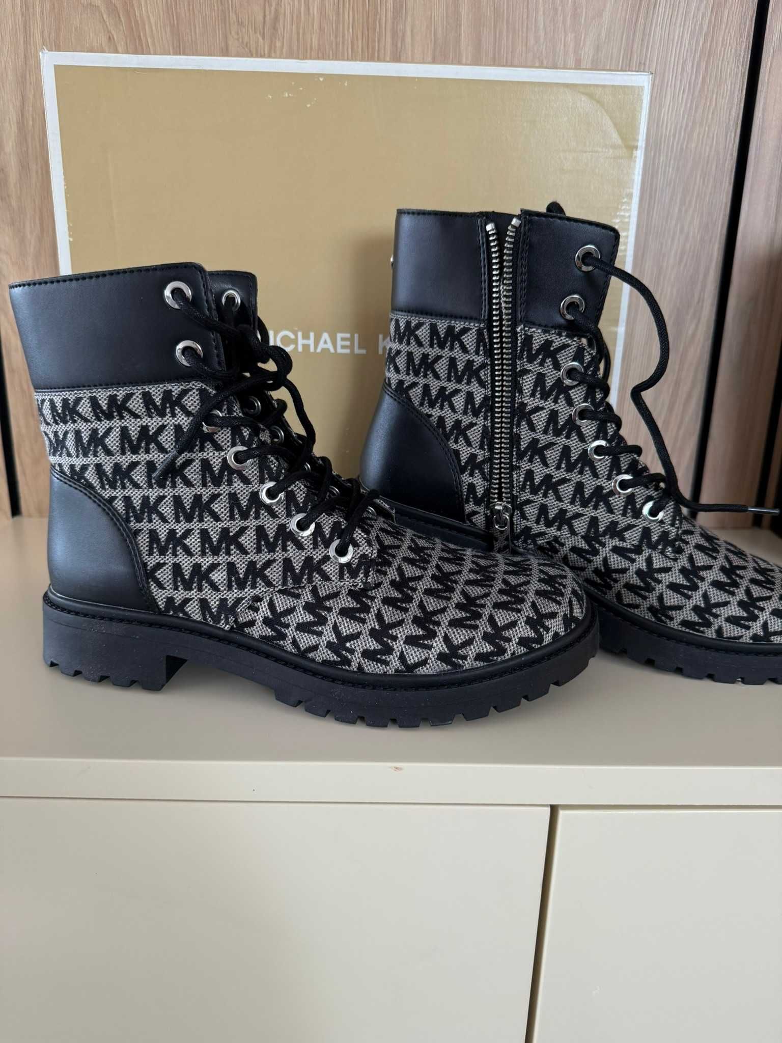 нови боти Michael Kors