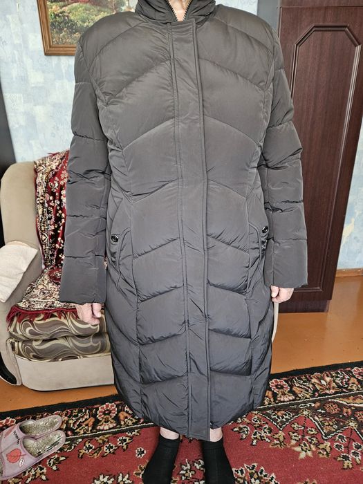 Пуховик черный..