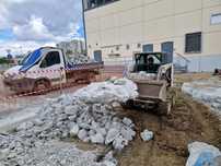 Nisip pietriș balast Moloz beton concasat bobcat miniexcavator