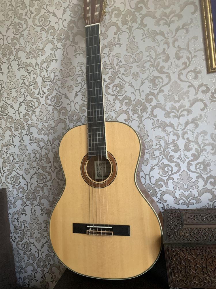 Гитара классич .Oriental  cherry CG 100 в отличном состоянии