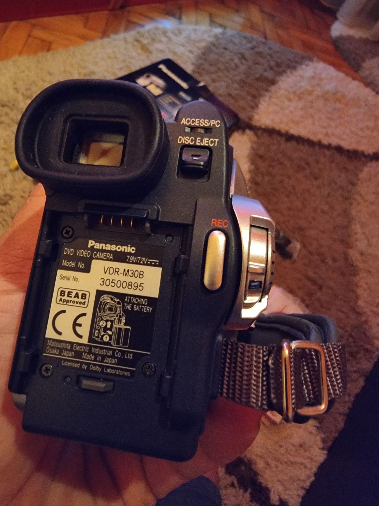 Vând camera video Panasonic VDR-M30B