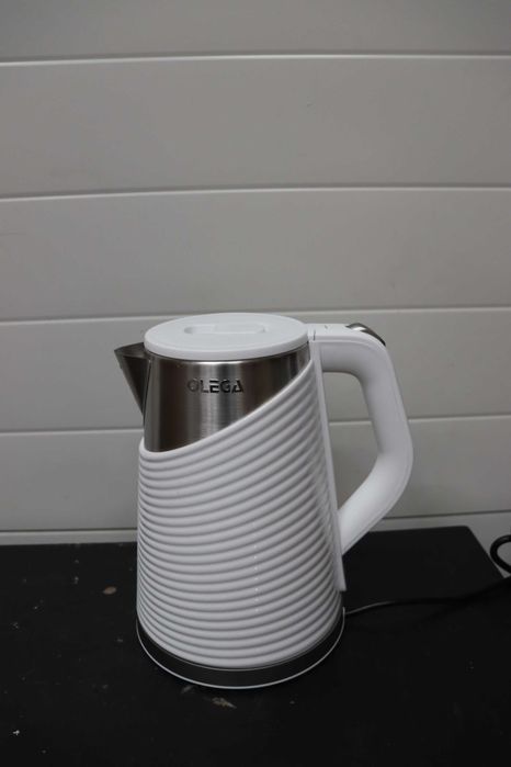 Електрическа кана за вода OLEGA 1.8L 1500W, неръждаема стомана без BPA