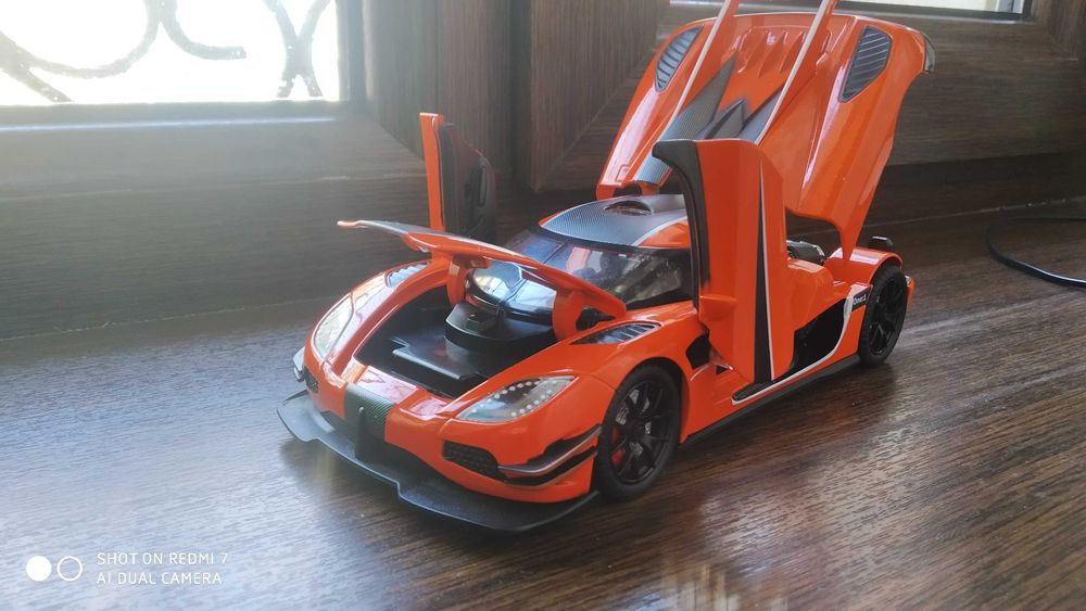 Машинка игрушка.