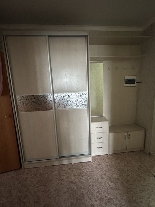 Продам прихожую срочно