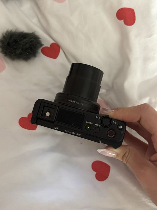 Mirrorless Sony ZV-1 Vlogging kit