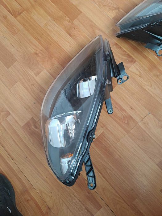 Far stanga/dreapta Opel Zafira B an 2005-2007 , faruri noi