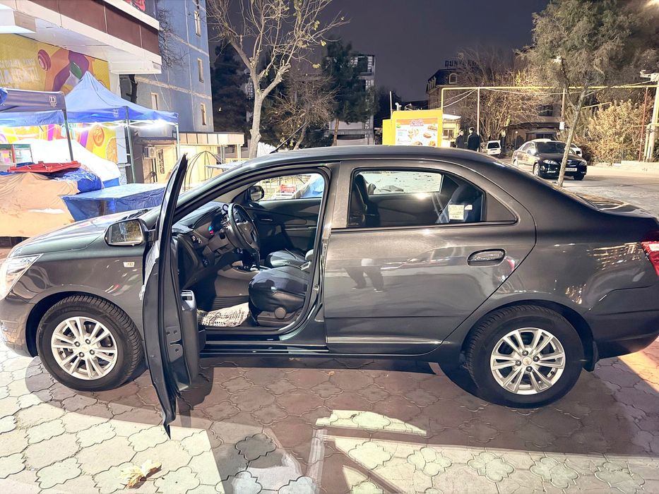 Автомобиль марки GM модели Cobalt