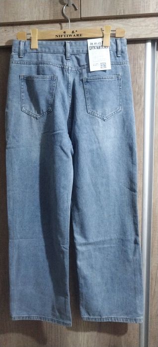 Срочно женский жинси шим сотилади.