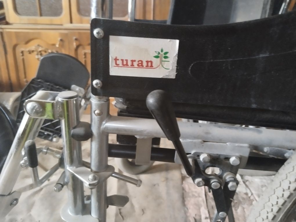 Продам инвалидное кресло в отличном состоянии.