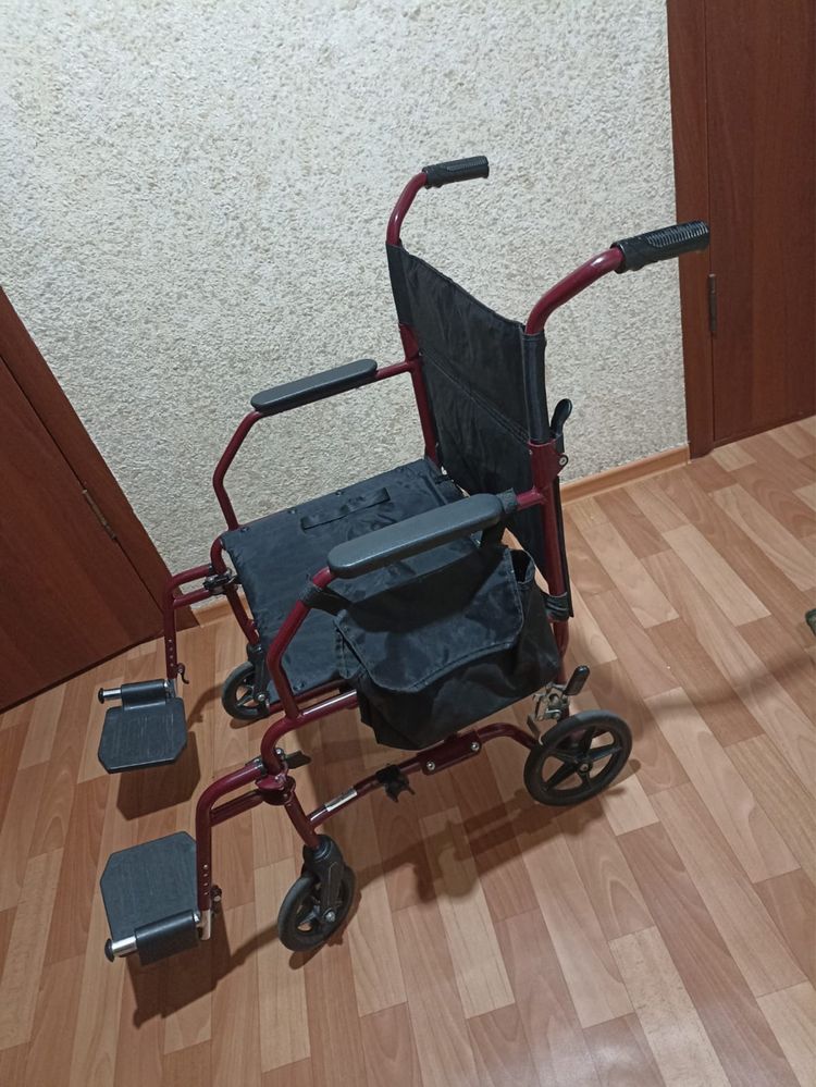 Продам инвалидную коляску
