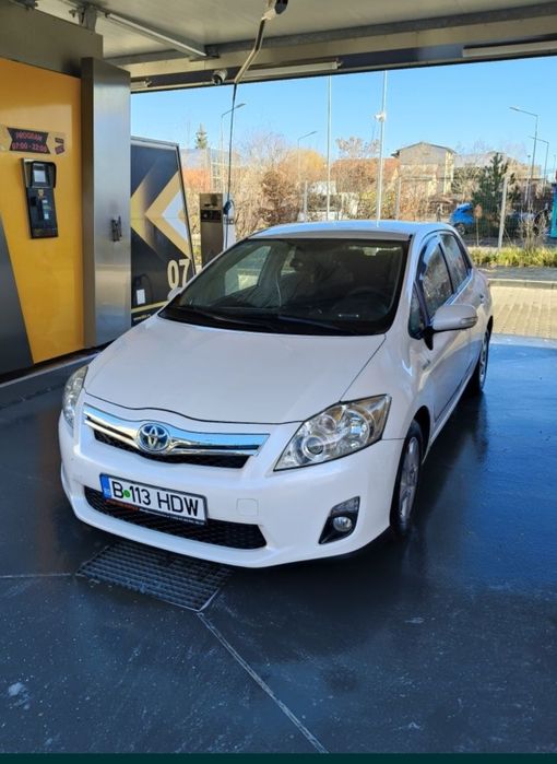 Toyota auris hybrid
