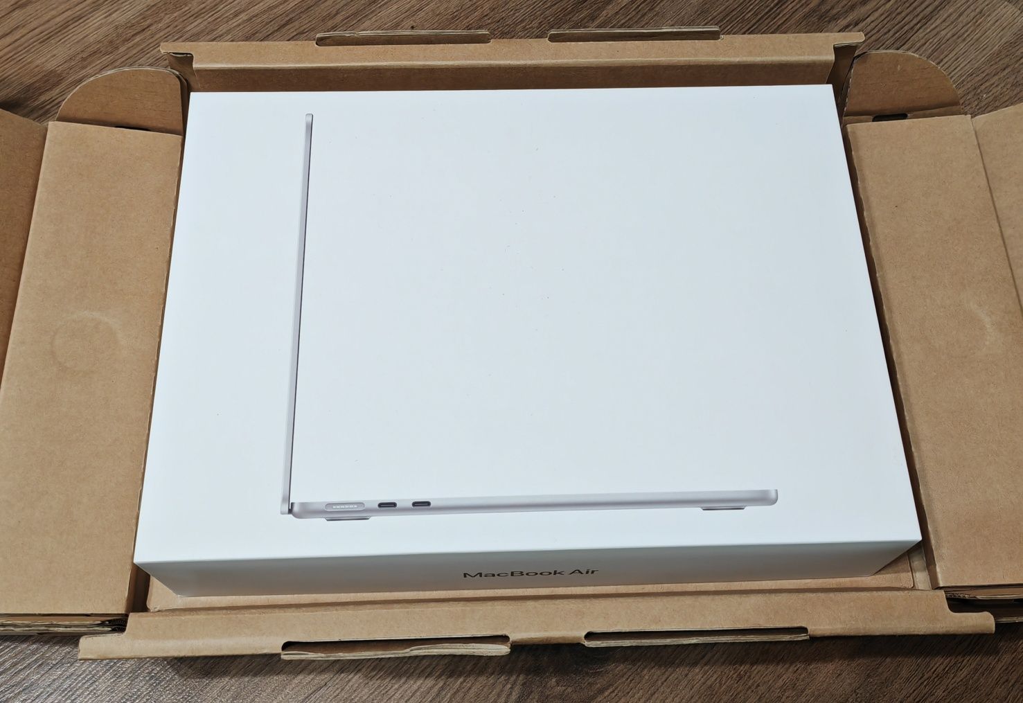 Macbook Air 13.6"M4 16 GB RAM 256 GB SSD 12 м гаранция