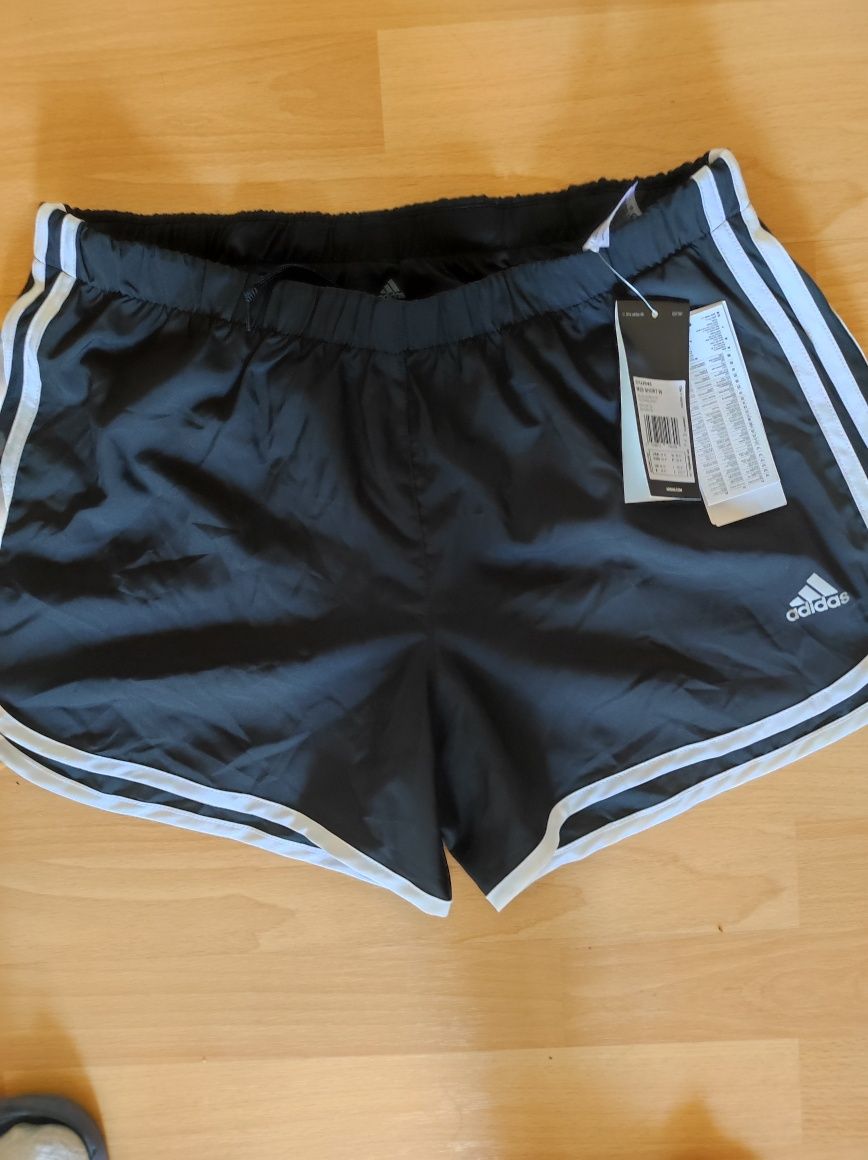 Къси панталонки Adidas номер М  4 чисто нови