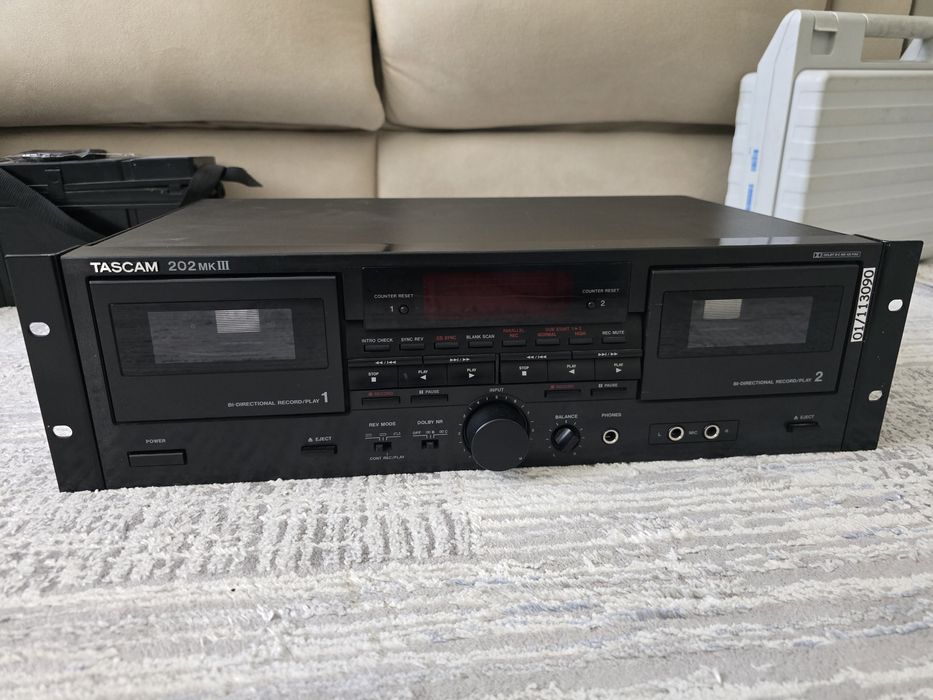 Кассетная дека tascam