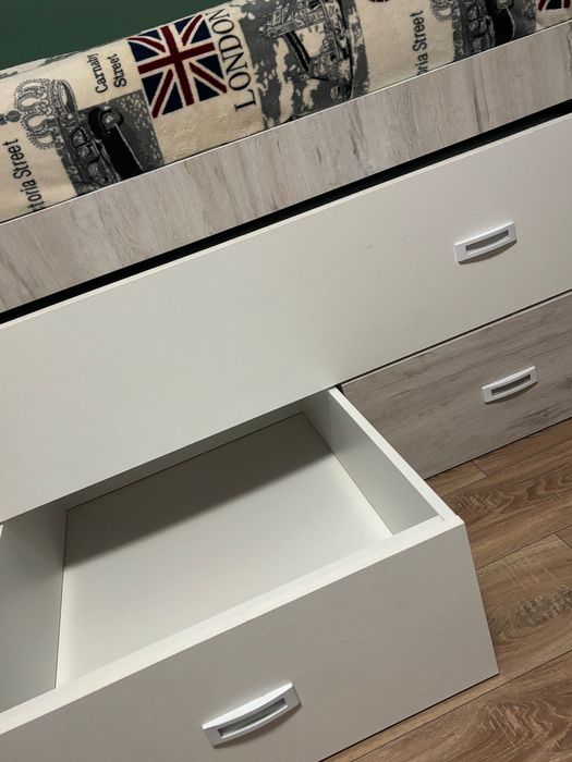 Dormitor copii/tineri . 2 paturi, 2 saltele, dulap