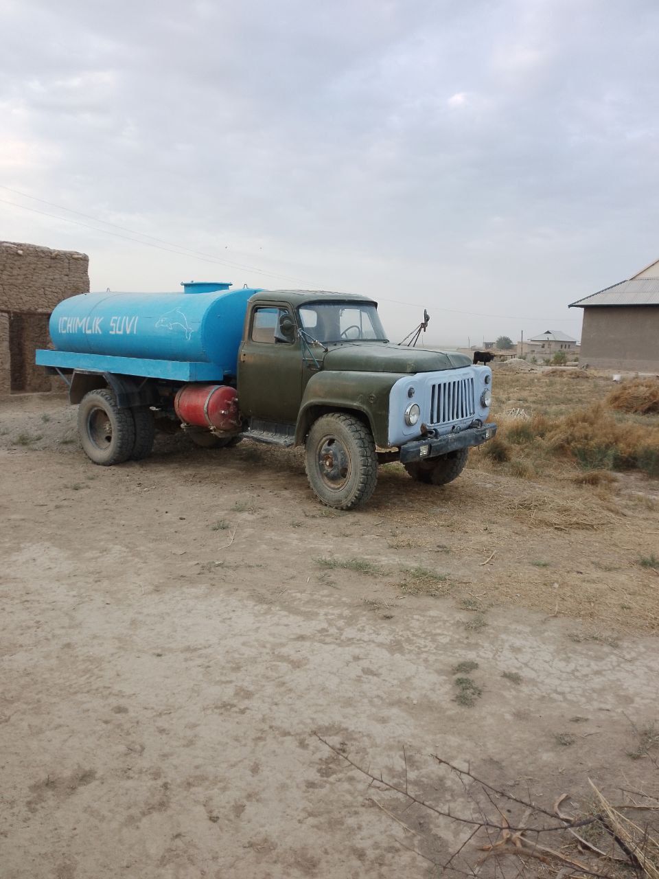 Gaz53 sotldi moshin yaxshi 210 talik metan gazi bor