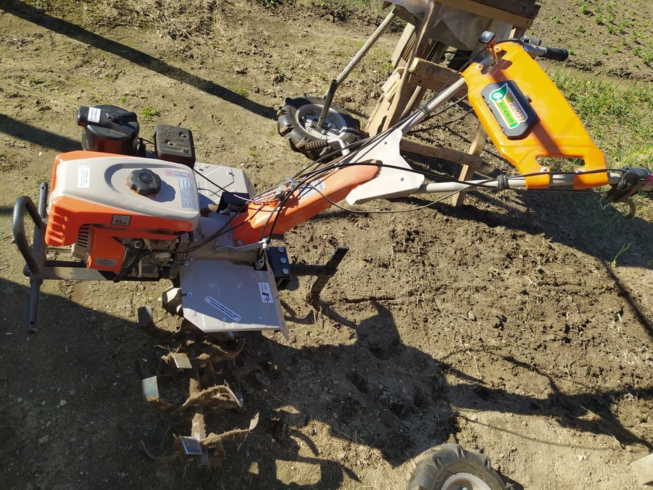Продавам мотоблок Гардения 7к.с.