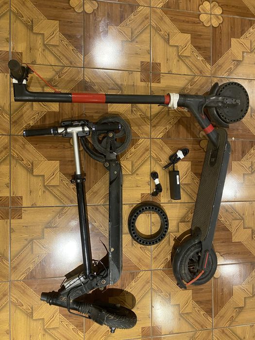 Vand 2 trotinete electrice