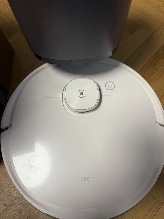 Se vinde acest aspirator ecovacs