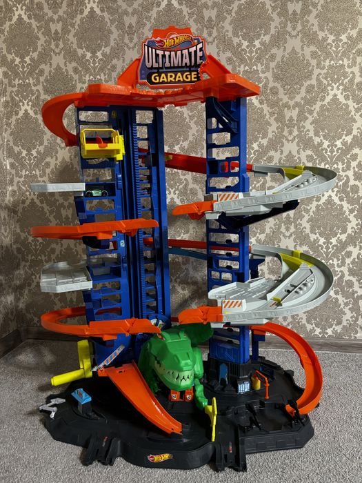 Hot wheels парковка гараж трек