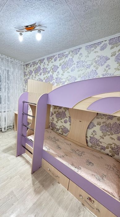 Продам двухярусную детскую кровать