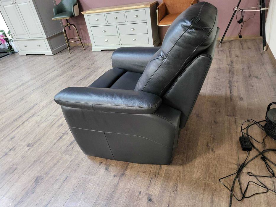 Черен кожен фотьойл с ръчен релакс механизъм La-z-boy