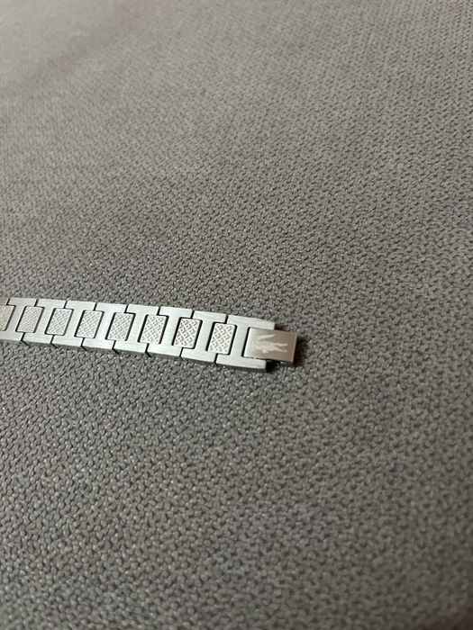 Гривна на Lacoste