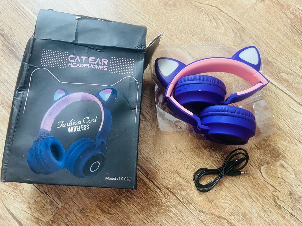 Casti Wireless, cu Microfon si Bluetooth, Bass Bost, Conectari multipl