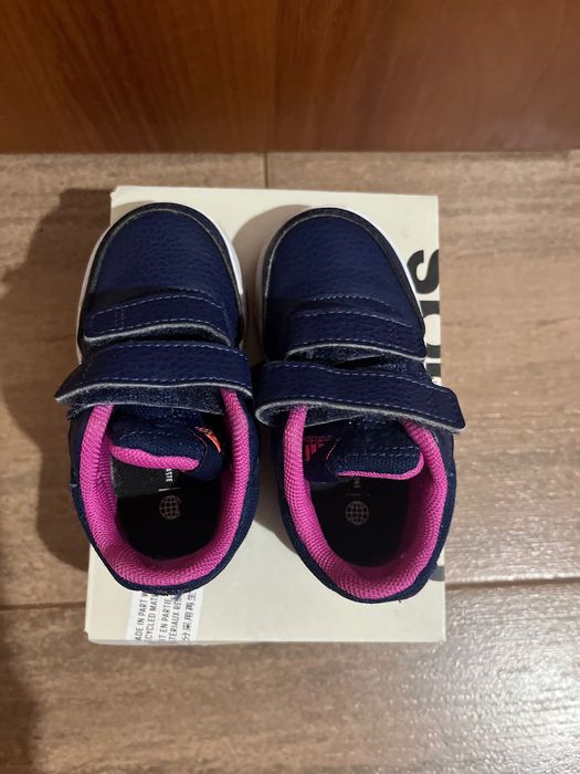 Маратонки за момиче Adidas