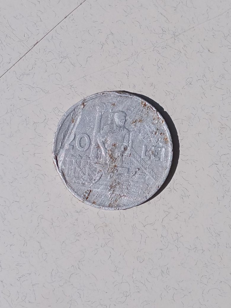 Vând monede ,  vechii de colecție 10 și 20 de lei în stare bună