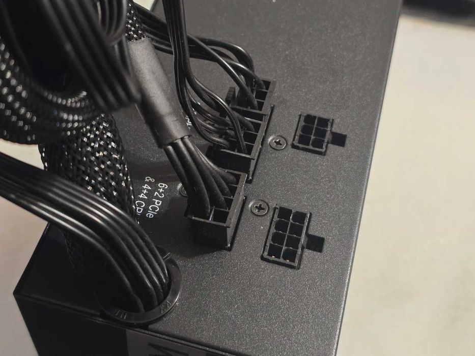 Sursa Semi-Modulara Corsair TX650M, 650W, 80 Plus Gold, Active PFC