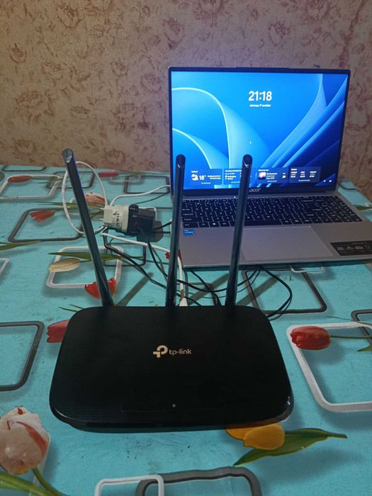 Yangi wi-fi router, arzon narxda. 
Srochno sotishim kerak. 2ta bor.